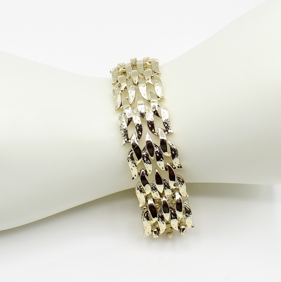 Vintage Jewelry - Vintage Coro chunky bracelet